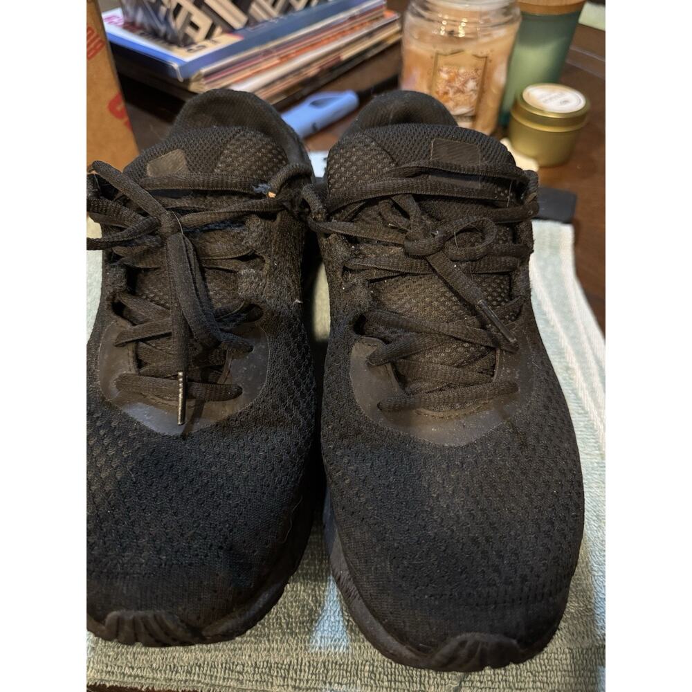 Black Under Armour Men’s Size 9